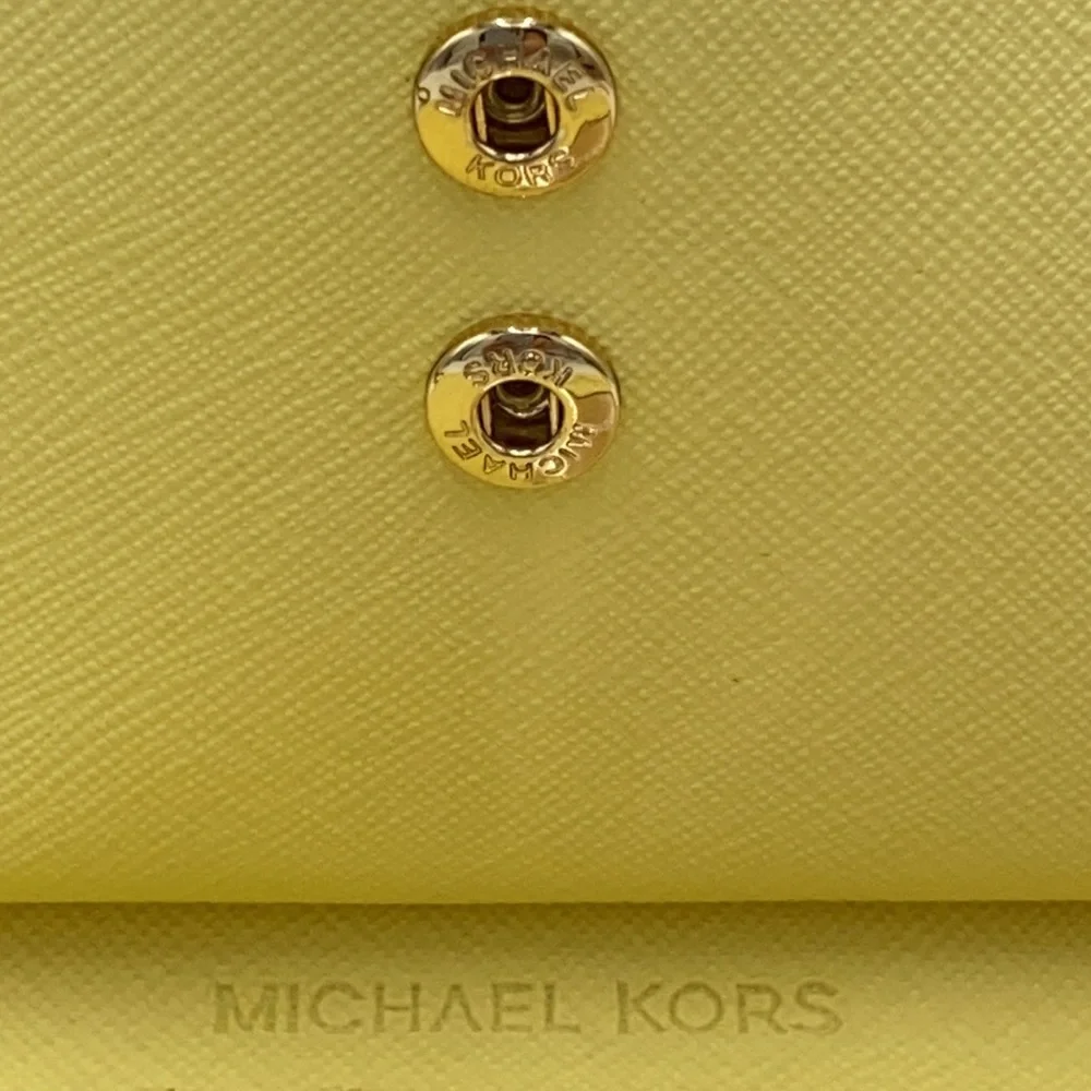 MICHAEL KORS LARGE DOUBLE ZIP WRISTLET BUTTERCUP